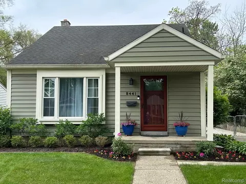 8441 Colgate St, Oak Park, MI 48237