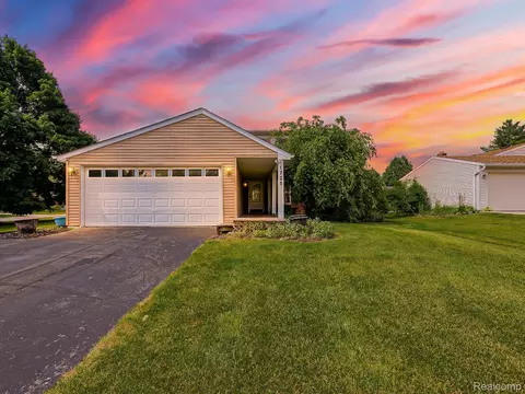 1725 Windingway Dr, Wixom, MI 48393