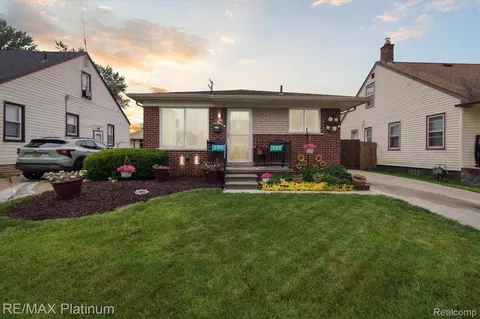 13471 Longtin St, Southgate, MI 48195