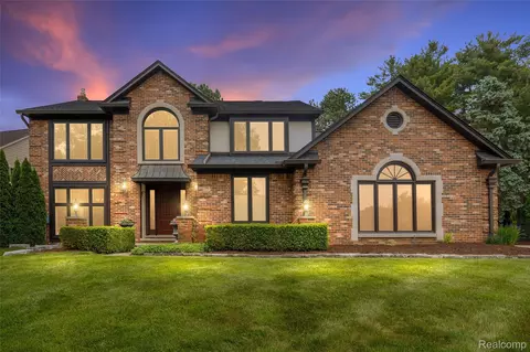 793 Box Canyon Ct, Rochester Hills, MI 48309