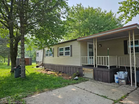 2270 Gulfstream St, Genoa, MI 48114