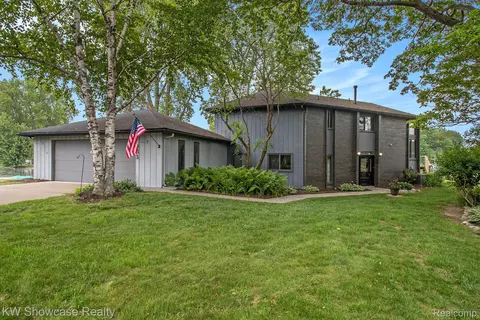 983 Artdale, White Lake, MI 48383