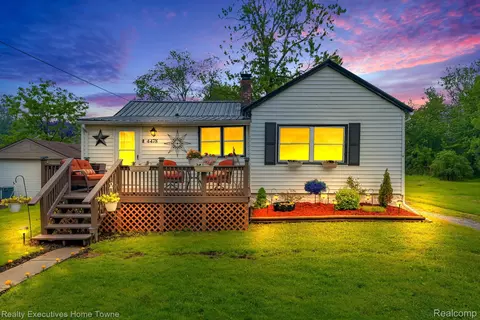 4478 Abel Dr, Fort Gratiot, MI 48059