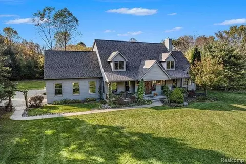 10399 Allen Rd, Independence, MI 48348