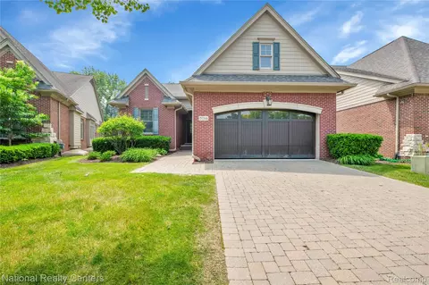 5716 Pembrooke Xing, West Bloomfield, MI 48322