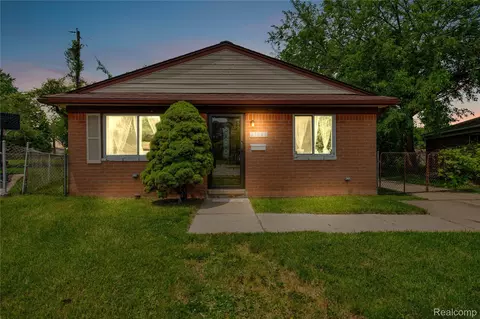 27048 Sally Ct, Taylor, MI 48180