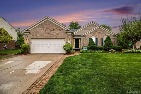 47291 Fairlawn Ct, Canton, MI 48188