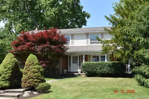 6560 Perham Dr, West Bloomfield, MI 48322