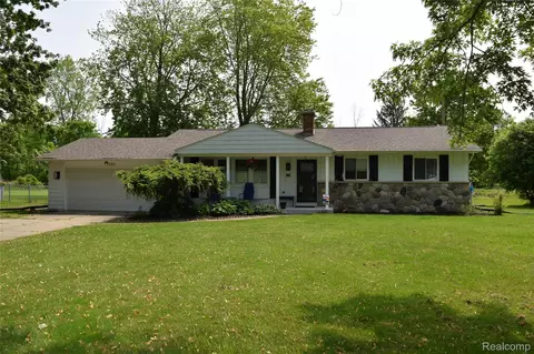 6009 Lancaster Dr, Flint, MI 48532