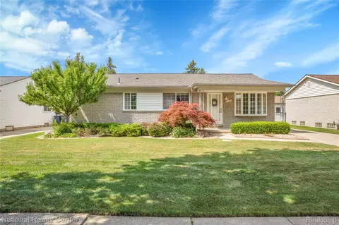 14451 Debbie Dr, Sterling Heights, MI 48313