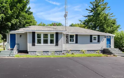 2105 Eberly Rd, Flint, MI 48532