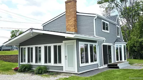 9388 Dexter Pinckney, Dexter, MI 48169