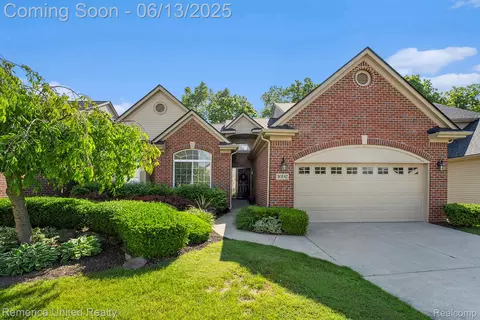1692 Pine Forest Dr, Commerce, MI 48390