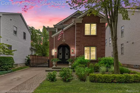 742 Emmons Ave, Birmingham, MI 48009