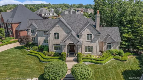 11384 Scarborough Dr, Shelby Township, MI 48315