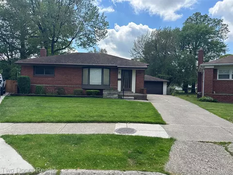 28139 Diesing Dr, Madison Heights, MI 48071