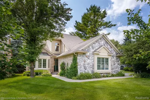 45330 Stonehedge Dr #2, Plymouth, MI 48170