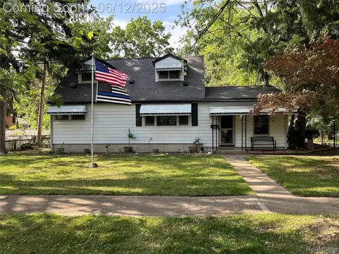 31784 Florence St, Garden City, MI 48135