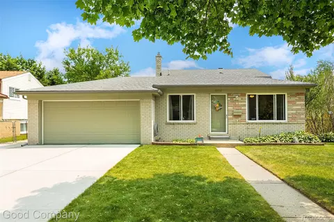 32712 Columbus Dr, Warren, MI 48088