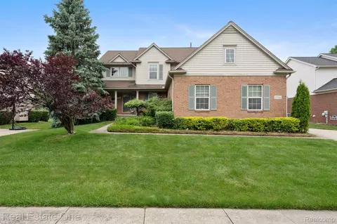 2746 Long Meadow Ln, Rochester Hills, MI 48307