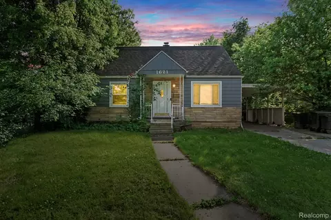 1621 Greenbrook Ln, Flint, MI 48507