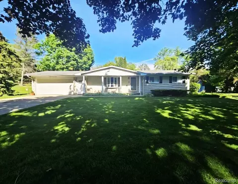 1674 Newark Ave, Pontiac, MI 48340