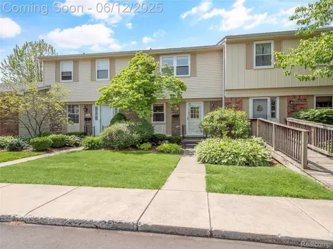 5345 Breeze Hill Pl, Troy, MI 48098
