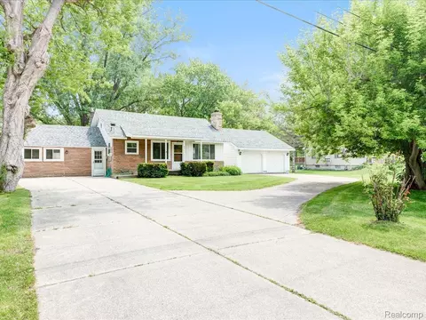 641 Michigan Ave, Marysville, MI 48040