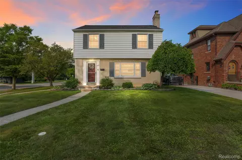 1405 Bedford Rd, Grosse Pointe, MI 48230
