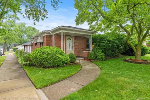 13380 Edison St, Southgate, MI 48195