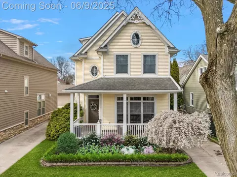 675 Davis Ave, Birmingham, MI 48009