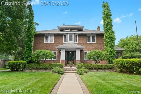22 Elm Park Blvd, Pleasant Ridge, MI 48069