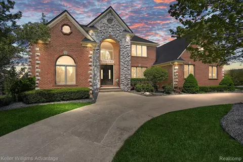 23790 Point O Woods Ct, Lyon, MI 48178