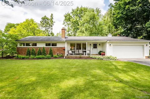 28441 Westerleigh Rd, Farmington, MI 48334