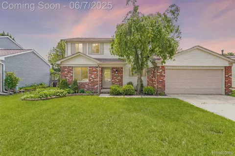 43819 Fredericksburg St, Canton, MI 48188