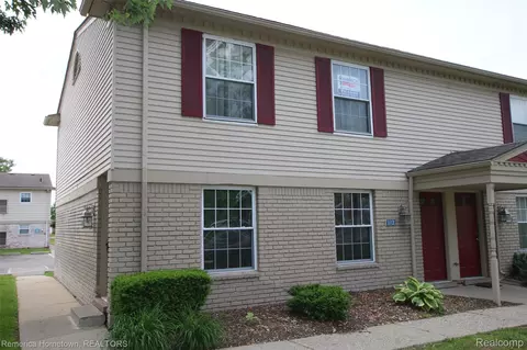 110 Princeton Dr, South Lyon, MI 48178