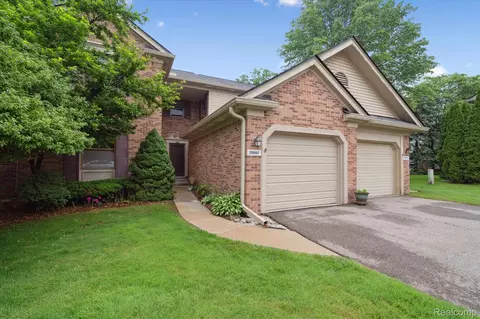 29865 Indian Trl #107, Farmington Hills, MI 48331