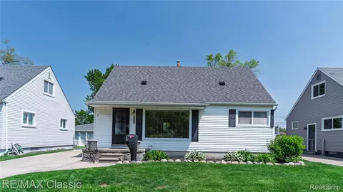 29856 Chester St, Garden City, MI 48135