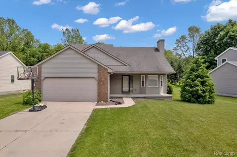 38 Melvin J Ct, Oxford, MI 48371