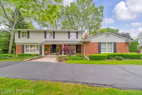 2861 Whittier Dr, Bloomfield Hills, MI 48304