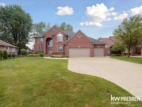 18961 Pine Ln, Macomb, MI 48042