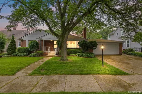 2652 Buckingham Ave, Berkley, MI 48072