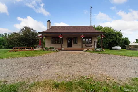 9808 Crofoot Rd, Fowlerville, MI 48836