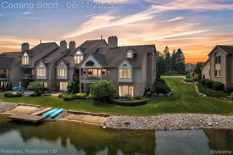 18112 Blue Heron Pointe Dr, Northville, MI 48168