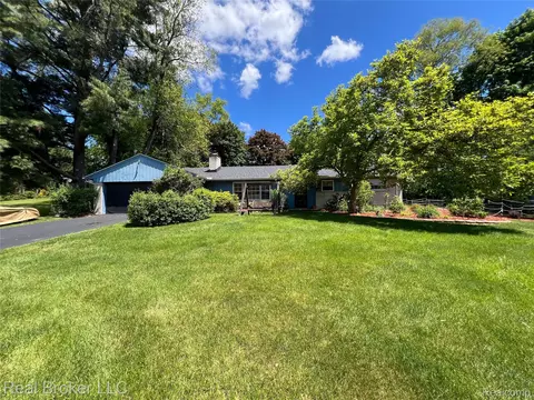 33200 Raphael Rd, Farmington, MI 48336