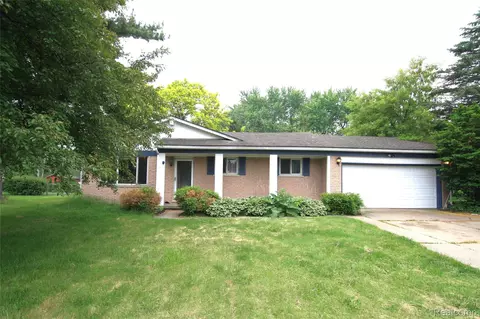 6325 Clarkston Rd, Village Of Clarkston, MI 48346