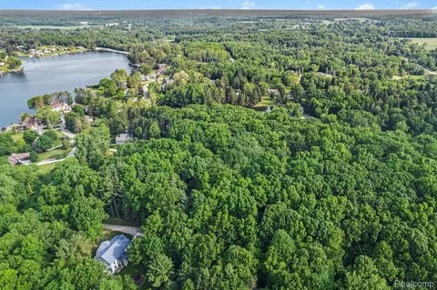 0 Parkwood Dr, Fenton, MI 48430