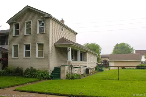656 Pine St, Wyandotte, MI 48192