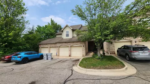 5889 High Point Ct, Brighton, MI 48116