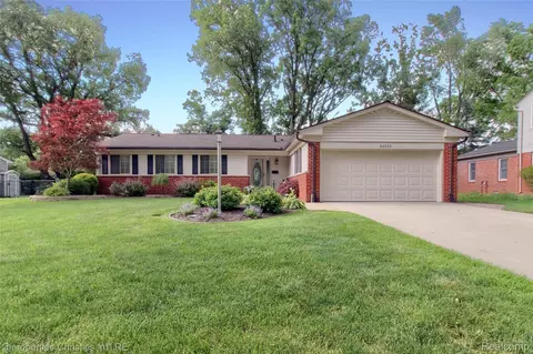 43525 Galway Dr, Northville, MI 48167
